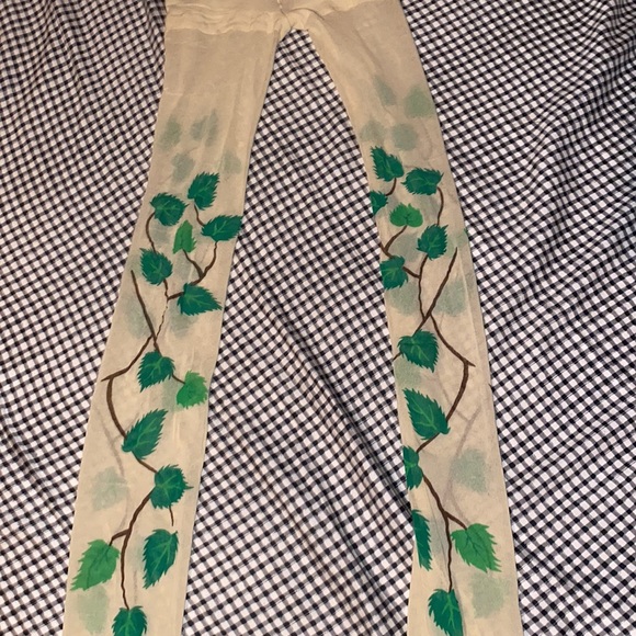 A BEAUTIFUL Poison Ivy costume, great for themed parties, Halloween & etc 💚🥳 - Picture 10 of 10